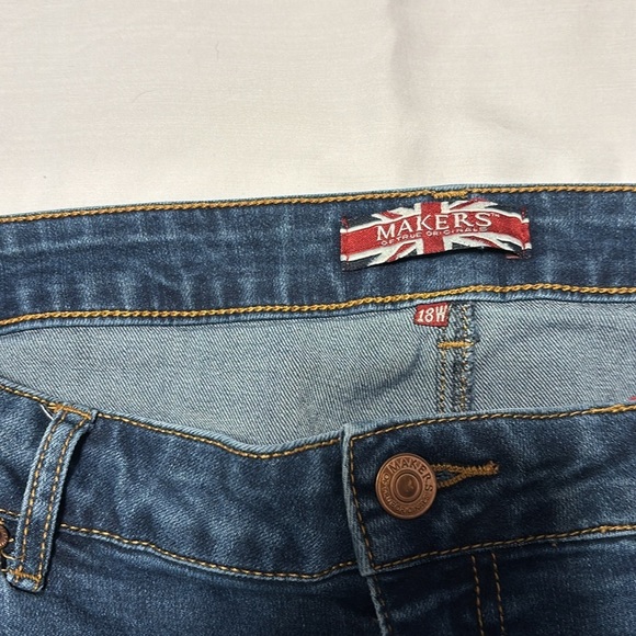 Makers of True Originals Blue Cropped Jeans - Picture 5 of 6
